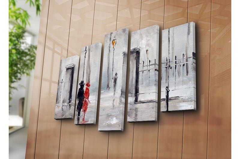 Stort lærredstryk i 5 dele 105x70 cm - Par i regnvejr med rød kjole og sort jakkesæt - Rød / Sort / Grå - Boligtilbehør - Billeder & kunst - Billeder på lærred