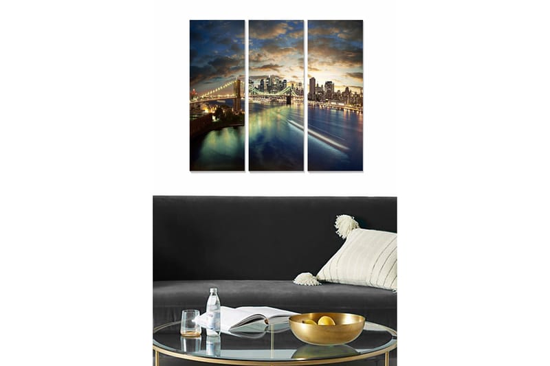 Trælærredstryk 3-delt 50x70 cm - Bysilhuet ved solnedgang med bro og refleksioner i vandet, Mørkeblå / Guld / Grå