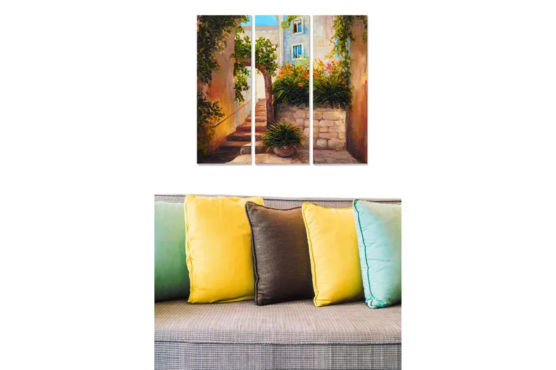 Trælærredstryk 3-delt 50x70 cm - Charmerende gyde med blomsterarrangementer og brolagte trapper, Grøn / Beige / Blå