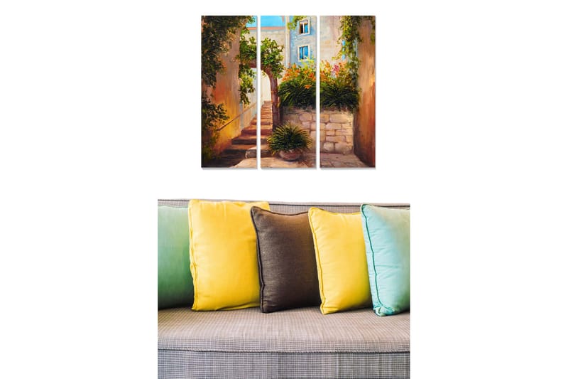 Trælærredstryk 3-delt 50x70 cm - Charmerende gyde med blomsterarrangementer og brolagte trapper, Grøn / Beige / Blå