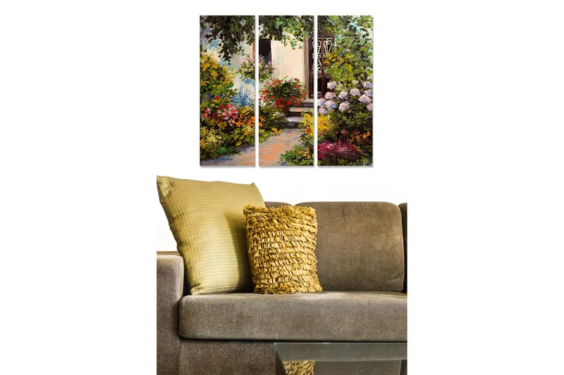 Trælærredstryk 3-delt 50x70 cm - Farverig have med blomsterarrangement og en dør i baggrunden, Grøn / Lyserød / Gul