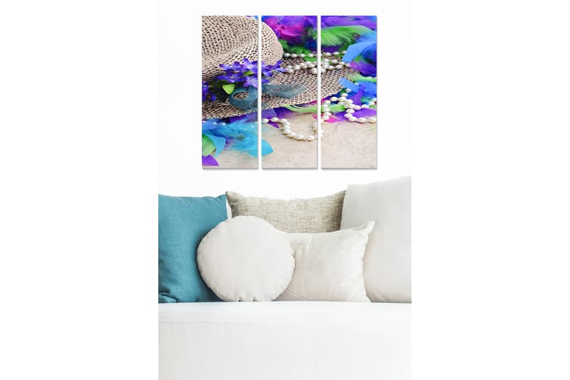 Trælærredstryk 3-delt 50x70 cm - Farverig samling af fjer, blomster og perler med en solhat i fokus, Lilla / Grøn / Blå