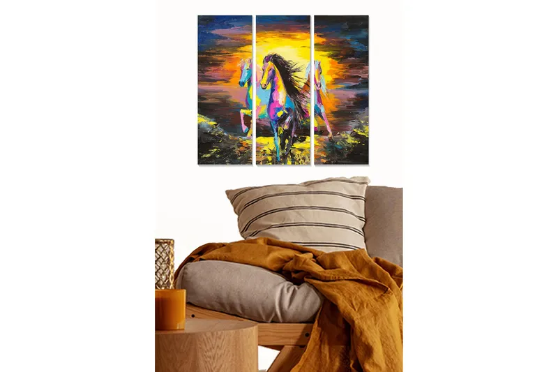 Trælærredstryk 3-delt 50x70 cm - Farverige heste i bevægelse mod en dramatisk baggrund, Lilla / Gul / Sort