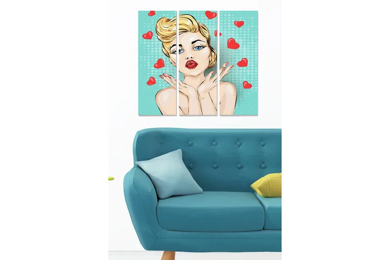Trælærredstryk 3-delt 50x70 cm - Kvinde med blond hår giver kys omgivet af røde hjerter, Lyseblå / Rød / Beige