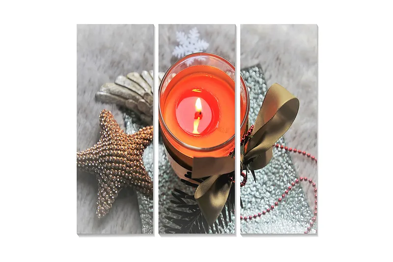 Trælærredstryk 3-delt 50x70 cm - Lysende lanterne med en varm orange tone omgivet af julepynt, Orange / Brun / Grøn