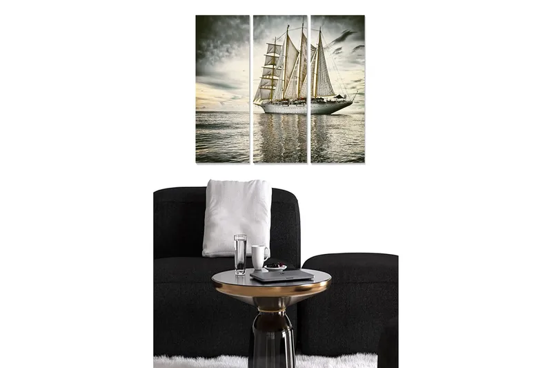 Trælærredstryk 3-delt 50x70 cm - Sejlbåd på spejlblanke vandflader under en dramatisk himmel, Grå / Hvid / Beige