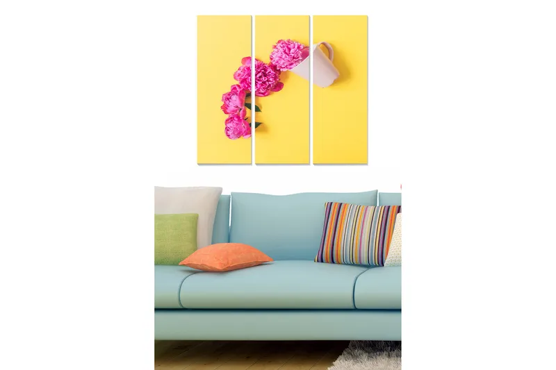 Trælærredstryk 3-delt 50x70 cm - Smuk buket lyserøde blomster i en hvid kande mod en gul baggrund, Lyserød / Gul