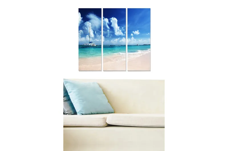 Trælærredstryk 3-delt 50x70 cm - Smuk strandscene med sejlbåd og klar blå himmel, Blå / Turkis / Beige