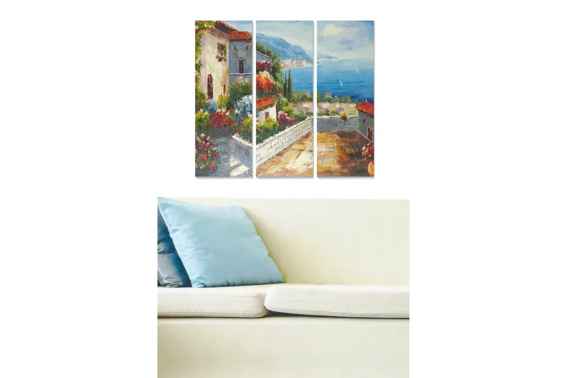 Trælærredstryk 3-delt 50x70 cm - Smuk udsigt over en middelhavsinspireret landsby med blomster og havet i baggrunden, Grøn / Blå / Terrakotta