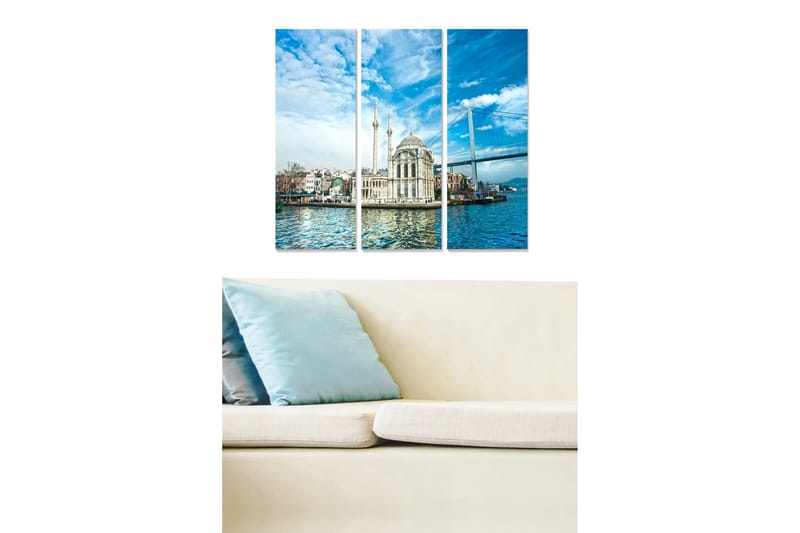 Trælærredstryk 3-delt 50x70 cm - Smuk udsigt over en moské ved vandet med en bro i baggrunden, Blå / Hvid / Grå