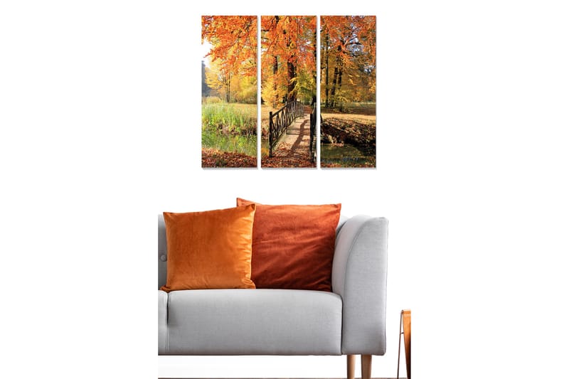 Trælærredstryk 3-delt 50x70 cm - Smukt efterårslandskab med farverige træer og en bro over en stille vandoverflade - Orange / Gul / Grøn - Boligtilbehør - Billeder & kunst - Billeder på lærred