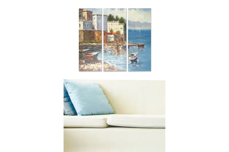 Trælærredstryk 3-delt 50x70 cm - Smukt kystlandskab med både i en farverig havn, Blå / Hvid / Brun