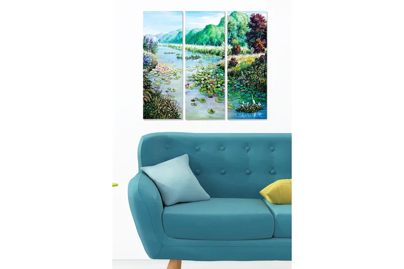 Trælærredstryk 3-delt 50x70 cm - Smukt sølandskab med åkander og omgivende grønne områder, Grøn / Blå / Lyserød