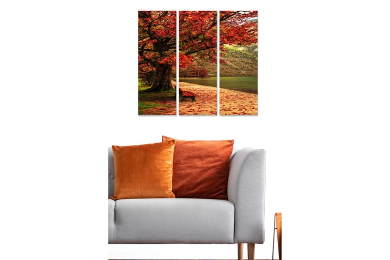 Trælærredstryk 3-delt 50x70 cm - Storslået efterårsskov med et rødbladet træ og en bænk ved søen - Rød / Grøn / Beige - Boligtilbehør - Billeder & kunst - Billeder på lærred