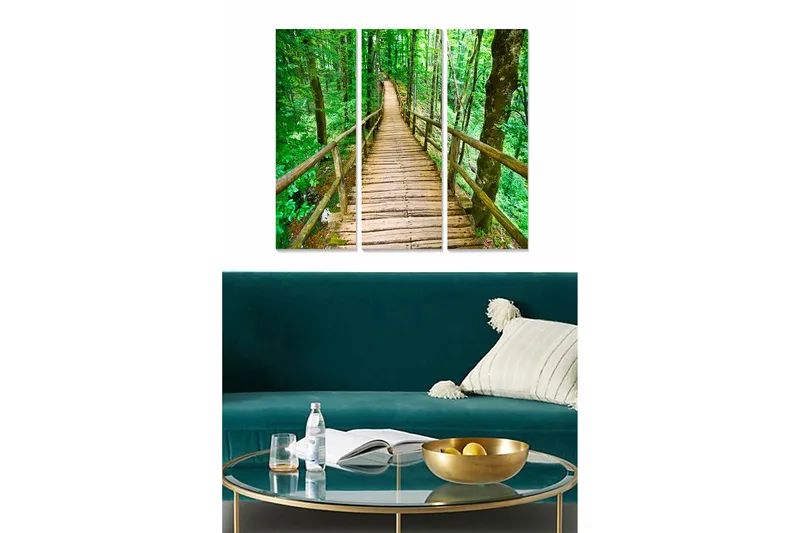 Trælærredstryk 3-delt 50x70 cm - Træbro, der fører gennem en frodig skov, Grøn / Brun