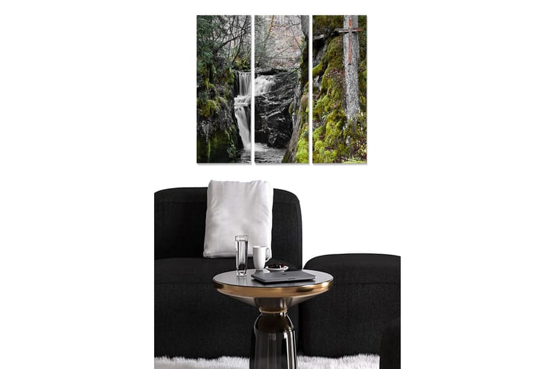 Trælærredstryk 3-delt 50x70 cm - Vandfald omgivet af frodig mos og træer, Grøn / Sort / Hvid