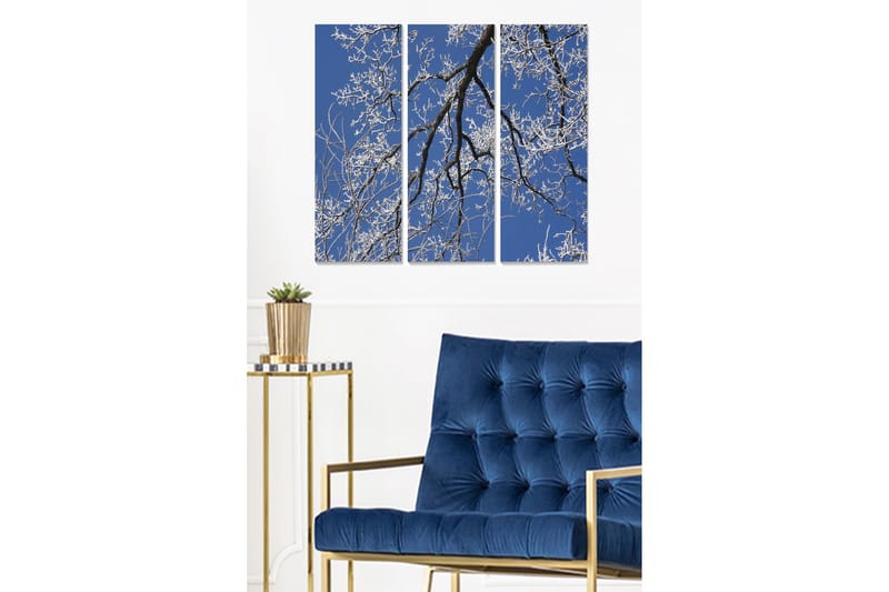 Trælærredstryk 3-delt 50x70 cm - Vinterlandskab med frostklare grene mod en klar blå himmel, Blå / Hvid