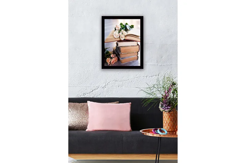 Indrammet lærred i træ - 41x56 cm - Bøger med roser i en harmonisk komposition - Lys pink / Beige / Brun - Boligtilbehør - Billeder & kunst