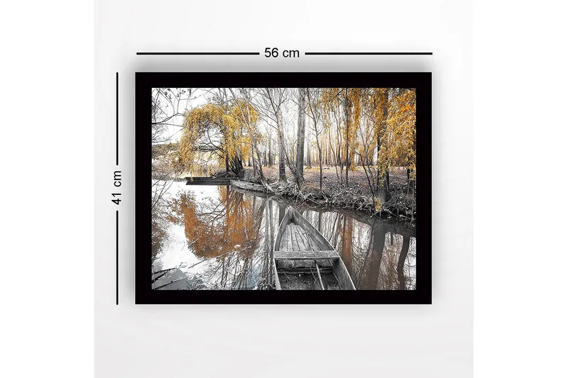 Indrammet lærred i træ - 41x56 cm - Efterårslandskab med en båd på en spejlblank sø - Guld / Grå / Sort - Boligtilbehør - Billeder & kunst