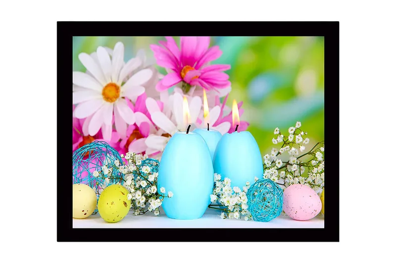 Indrammet lærred i træ - 41x56 cm - Forårsro med lyseblå lys og farverige påskeæg, Lyseblå / Pink / Gul