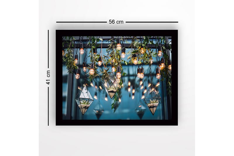Indrammet lærred i træ - 41x56 cm - Hængende glasvase med planter og lyskilder - Grøn / Sort / Guld - Boligtilbehør - Billeder & kunst