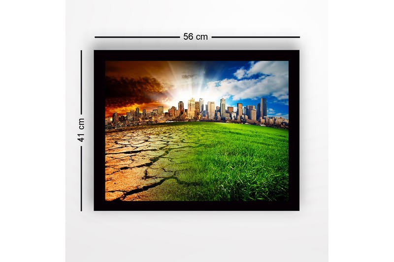 Indrammet lærred i træ - 41x56 cm - Kontrast mellem en udtørret jord og et frodigt bymiljø - Grøn / Brun / Orange - Boligtilbehør - Billeder & kunst