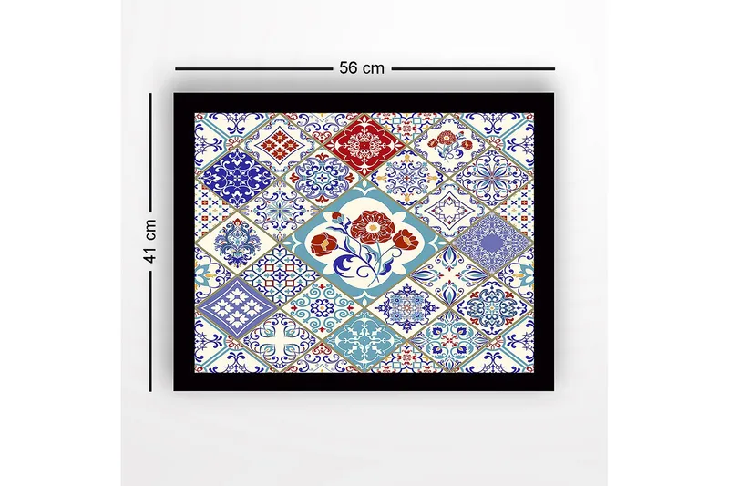 Indrammet lærred i træ - 41x56 cm - Mønstret flisekomposition med blomstermotiver og geometriske former - Blå / Rød / Hvid - Boligtilbehør - Billeder & kunst