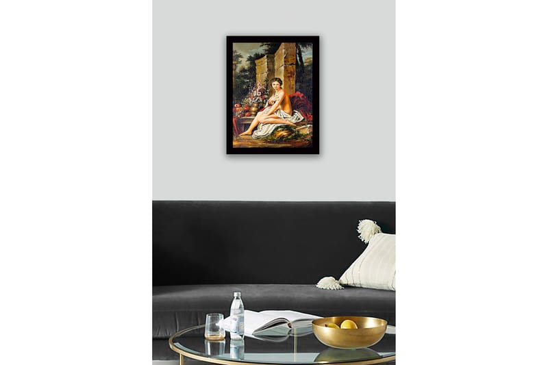 Indrammet lærred i træ - 41x56 cm - Nøgen kvinde siddende med blomster og frugter i naturskønne omgivelser - Hudtone / Grøn / Rød - Boligtilbehør - Billeder & kunst