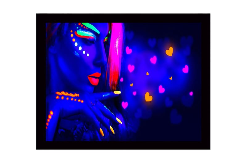 Indrammet lærred i træ - 41x56 cm - Neonfarvet portræt af en kvinde med stærke ansigtsmalerier, Blå / Neonorange / Lyserød