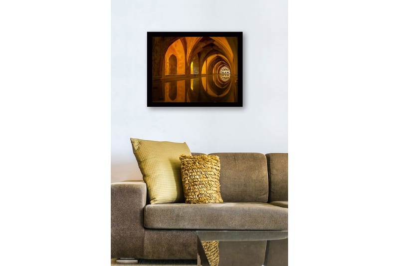 Indrammet lærred i træ - 41x56 cm - Smuk arkitektur med refleksioner i en stille vandoverflade - Guld / Orange / Brun - Boligtilbehør - Billeder & kunst