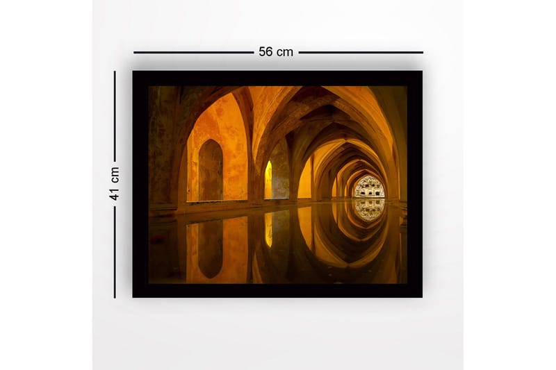 Indrammet lærred i træ - 41x56 cm - Smuk arkitektur med refleksioner i en stille vandoverflade - Guld / Orange / Brun - Boligtilbehør - Billeder & kunst