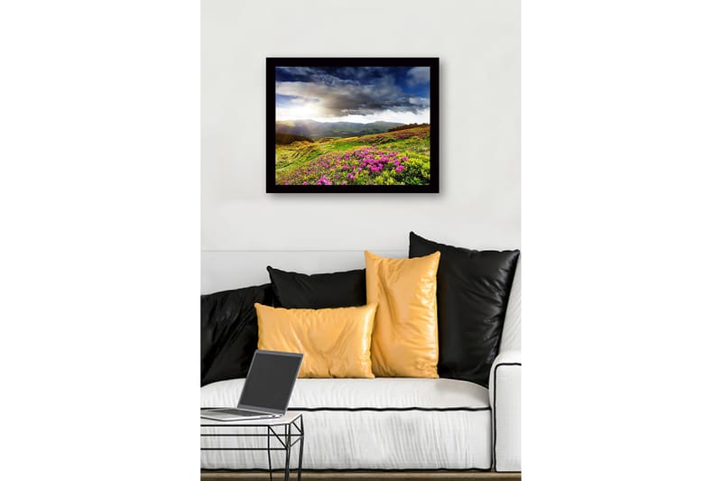 Indrammet lærred i træ - 41x56 cm - Smukt bjerglandskab med blomstrende enge - Grøn / Lyserød / Blå - Boligtilbehør - Billeder & kunst