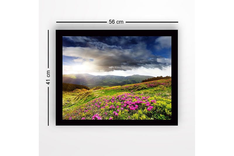 Indrammet lærred i træ - 41x56 cm - Smukt bjerglandskab med blomstrende enge - Grøn / Lyserød / Blå - Boligtilbehør - Billeder & kunst