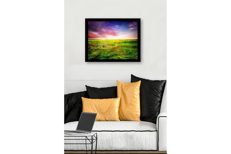 Indrammet lærred i træ - 41x56 cm - Smukt landskab med frodige enge og farverig himmel - Grøn / Gul / Lilla - Boligtilbehør - Billeder & kunst