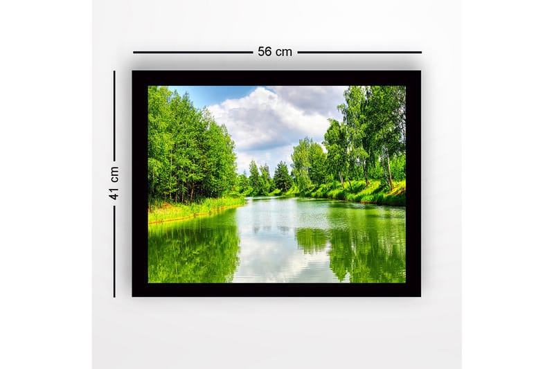 Indrammet lærred i træ - 41x56 cm - Spejllignende vandflader omgivet af frodigt grønt - Grøn / Blå / Hvid - Boligtilbehør - Billeder & kunst