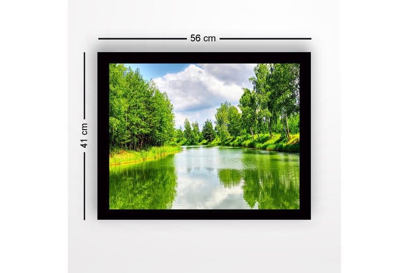Indrammet lærred i træ - 41x56 cm - Spejllignende vandflader omgivet af frodigt grønt - Grøn / Blå / Hvid - Boligtilbehør - Billeder & kunst