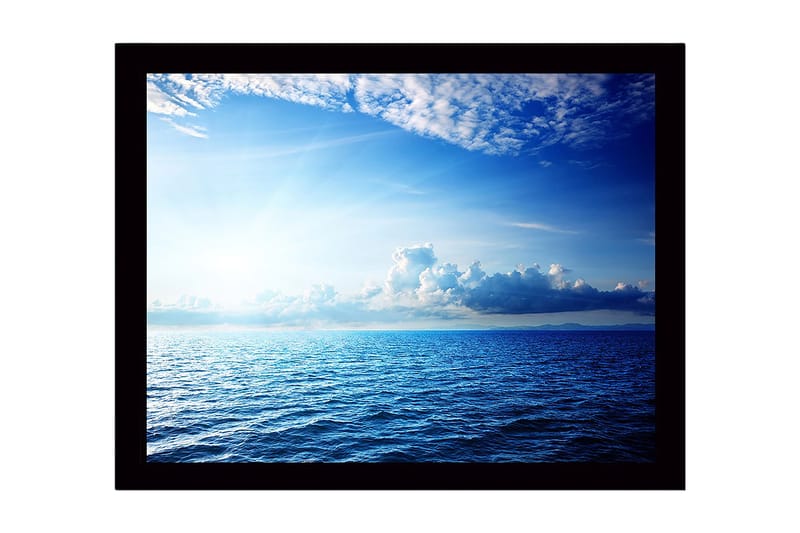 Indrammet lærred i træ - 41x56 cm - Storslået havudsigt med klare skyer og solstråler, Blå / Lyseblå / Hvid
