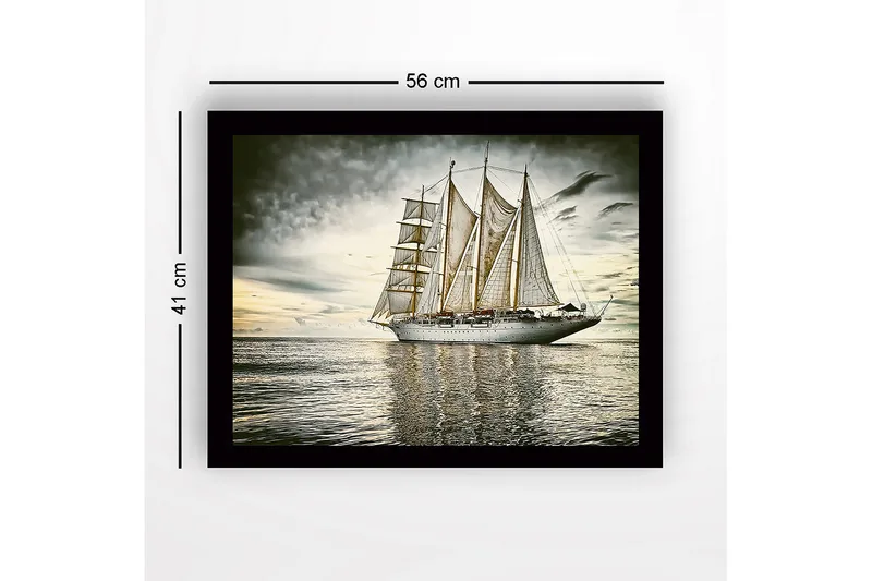 Indrammet lærred i træ - 41x56 cm - Storslået sejlbåd på spejlblanke vandoverflader - Hvid / Grå / Beige - Boligtilbehør - Billeder & kunst