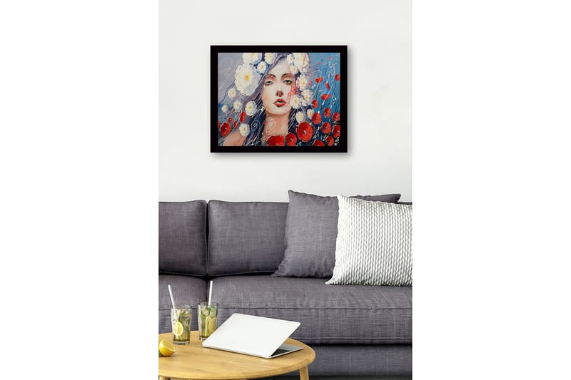 Indrammet lærred i træ - 41x56 cm - Udtryksfuldt portræt af kvinde omgivet af hvide og røde blomster - Rød / Blå / Hvid - Boligtilbehør - Billeder & kunst