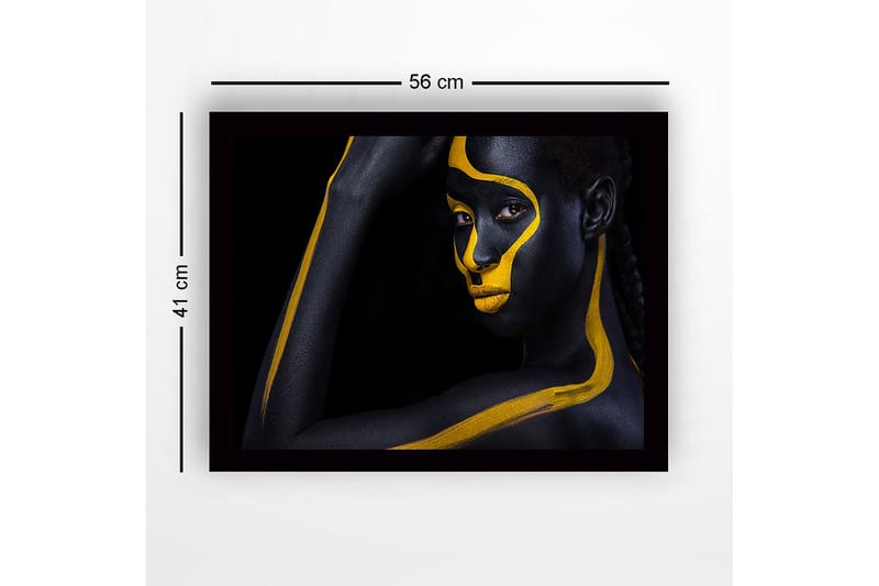 Indrammet lærred i træ - 41x56 cm - Portræt af en person med sort og gul kropsmaling - Sort / Gul - Boligtilbehør - Billeder & kunst