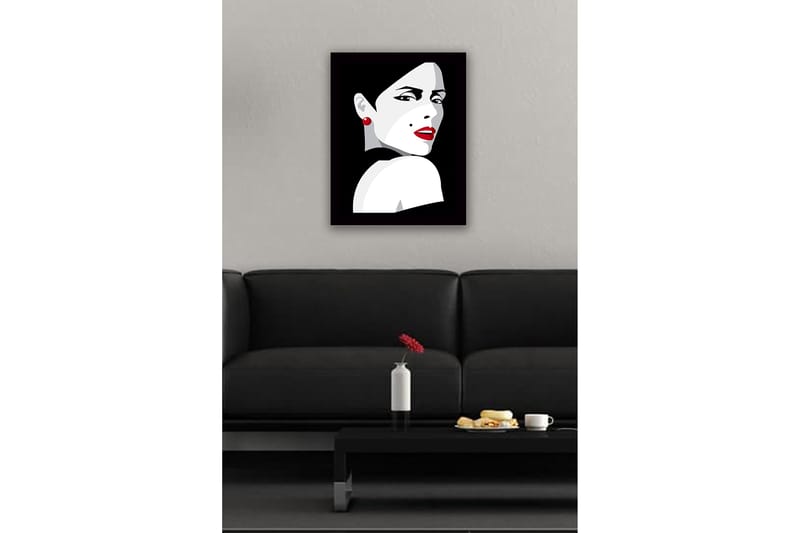 Indrammet lærred i træ - 41x56 cm - Portræt af en kvinde med et dramatisk look og rød læbestift - Rød / Sort / Grå - Boligtilbehør - Billeder & kunst