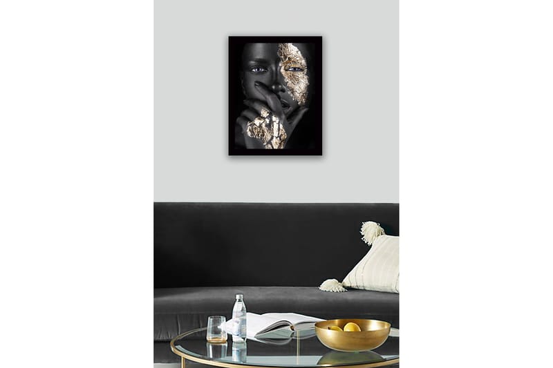 Indrammet lærred i træ - 41x56 cm - Portræt af en person med gyldne detaljer på ansigt og hånd - Sort / Guld - Boligtilbehør - Billeder & kunst