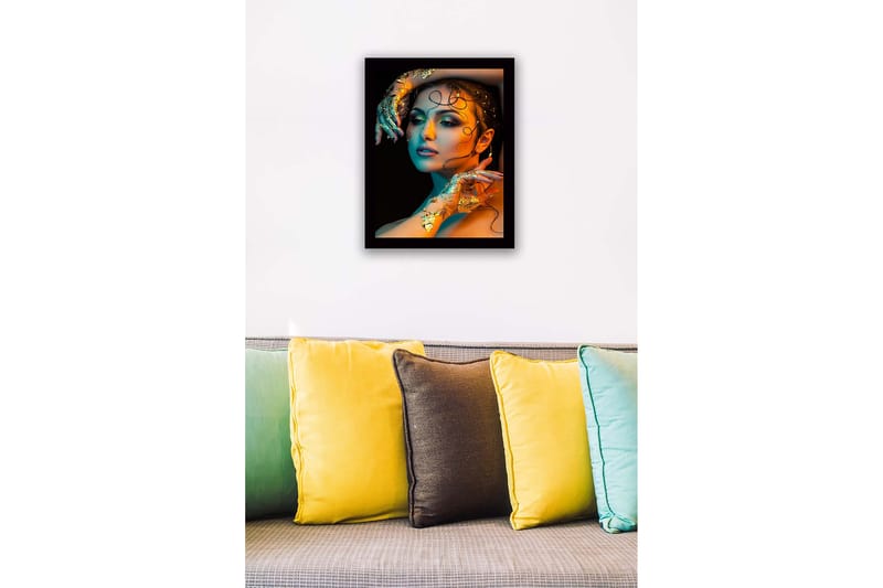 Indrammet lærred i træ - 41x56 cm - Portræt af en kvinde med gyldne detaljer og farverig belysning - Guld / Turkis / Orange - Boligtilbehør - Billeder & kunst