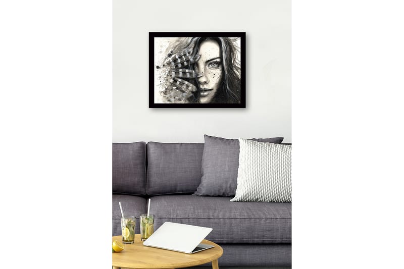 Indrammet lærred i træ - 41x56 cm - Portræt af en kvinde med fjer og abstrakte elementer - Sort / Grå / Beige - Boligtilbehør - Billeder & kunst