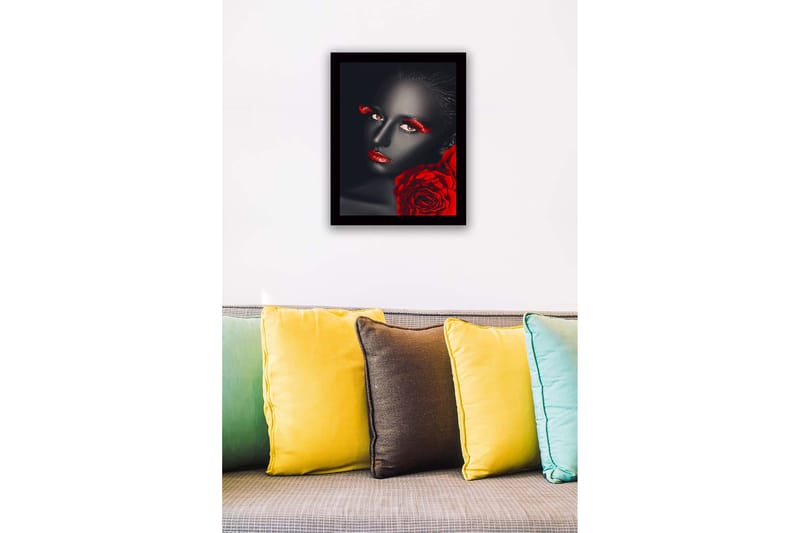 Indrammet lærred i træ - 41x56 cm - Portræt af kvinde med sort hud og røde detaljer - Rød / Sort - Boligtilbehør - Billeder & kunst