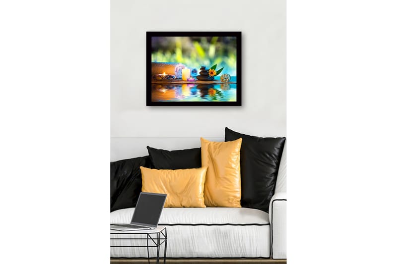 Indrammet lærredstryk i træ - 41x56 cm - Afslappende stilhed med sten, stearinlys og en blomst - Grøn / Blå / Beige - Boligtilbehør - Billeder & kunst