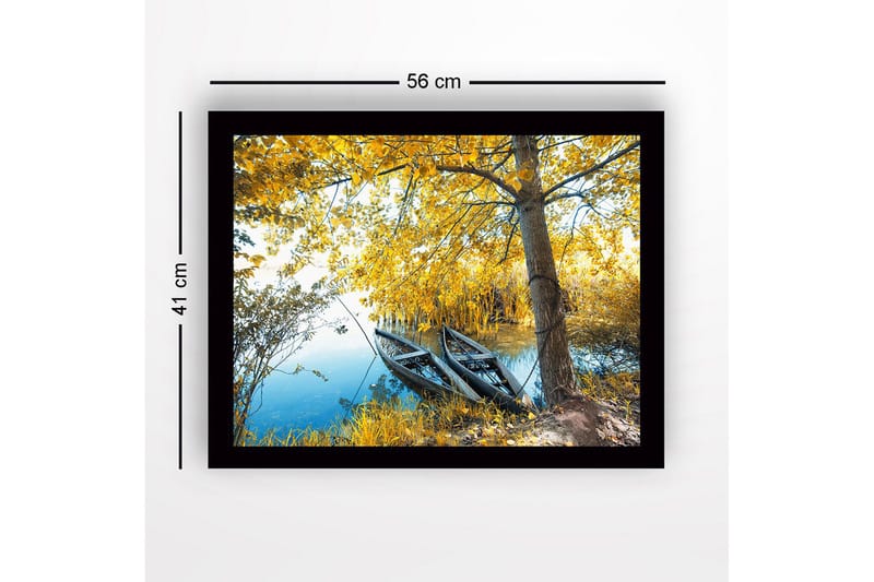 Indrammet lærredstryk i træ - 41x56 cm - Både på en spejlblank sø omgivet af gyldne efterårsblade - Guld / Grøn / Blå - Boligtilbehør - Billeder & kunst