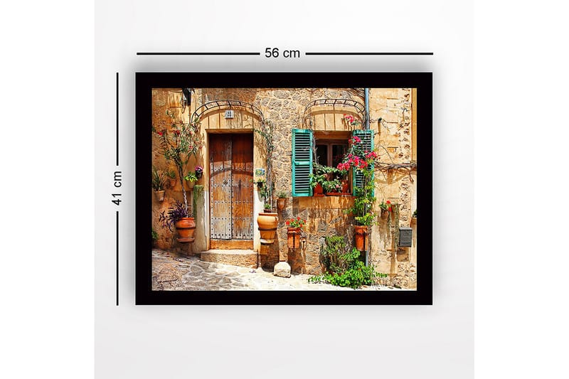 Indrammet lærredstryk i træ - 41x56 cm - Charmerende husfacade med blomsterdekorationer og grønne skodder - Terrakotta / Grøn / Beige - Boligtilbehør - Billeder & kunst