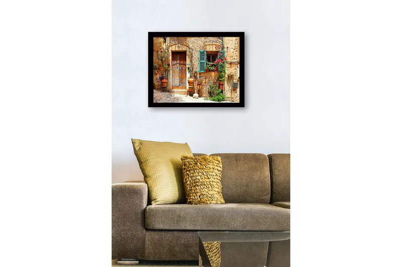 Indrammet lærredstryk i træ - 41x56 cm - Charmerende husfacade med blomsterdekorationer og grønne skodder - Terrakotta / Grøn / Beige - Boligtilbehør - Billeder & kunst