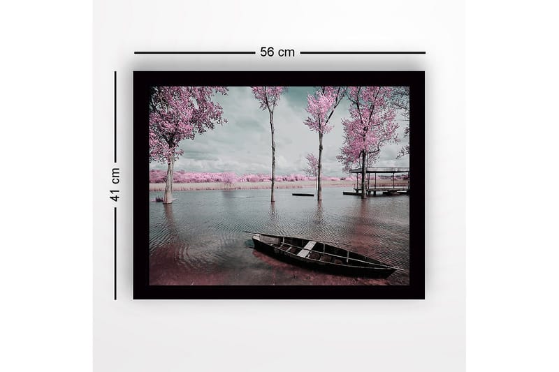 Indrammet lærredstryk i træ - 41x56 cm - Drømmende landskab med lyserøde træer ved en rolig sø - Lyserød / Grå / Sort - Boligtilbehør - Billeder & kunst